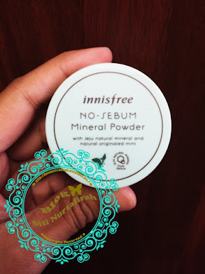 Innisfree No-Sebum Mineral Powder, hermo malaysia, no sebum, mineral powder, beauty, make up, loose powder, brush, sponge, shopping online, innisfree product