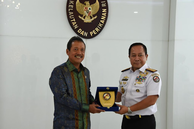 Kepala Bakamla RI Siap Dukung Kebijakan Menteri KKP untuk Peningkatan Keamanan Laut Kepala Bakamla RI Siap Dukung Kebijakan Menteri KKP untuk Peningkatan Keamanan Laut