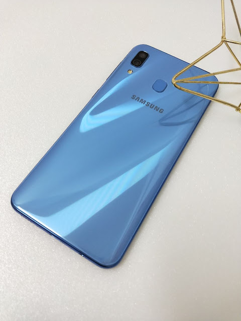 Samsung Galaxy A30