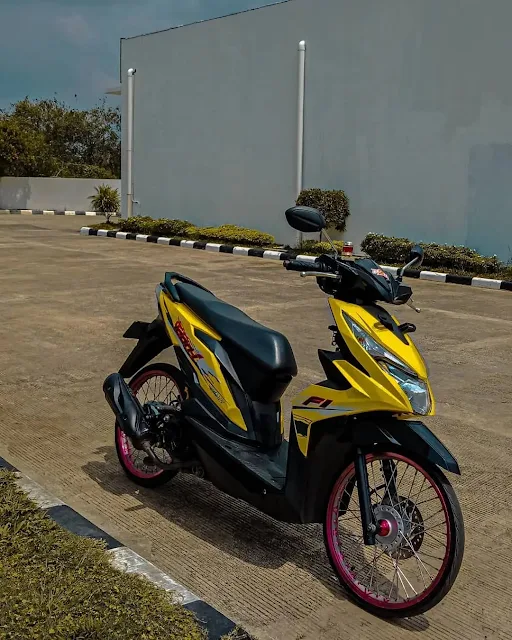 Modifikasi Motor Honda BeAT Deluxe Simple Warna Kuning Hitam