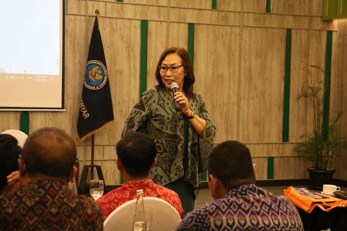 Santy Sastra Beri Motivasi , Tips dan Trik Public Speaking di Acara Bimbingan Teknis Penggiat P4GN, BNN Kab. Gianyar