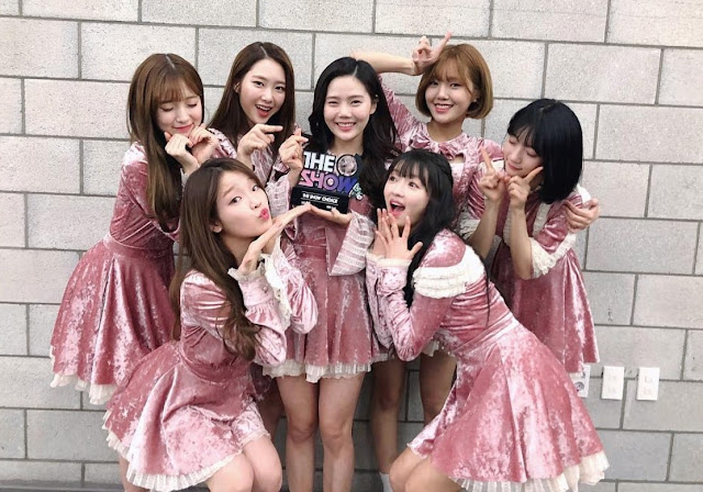 Suksesnya Secret Garden dan Cinta Fansnya Oh My Girl Ungkap Perasaan Kemenangan Pertama Music Show