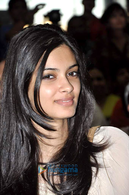 Diana Penty  snapped with kids at Priyanj Special School