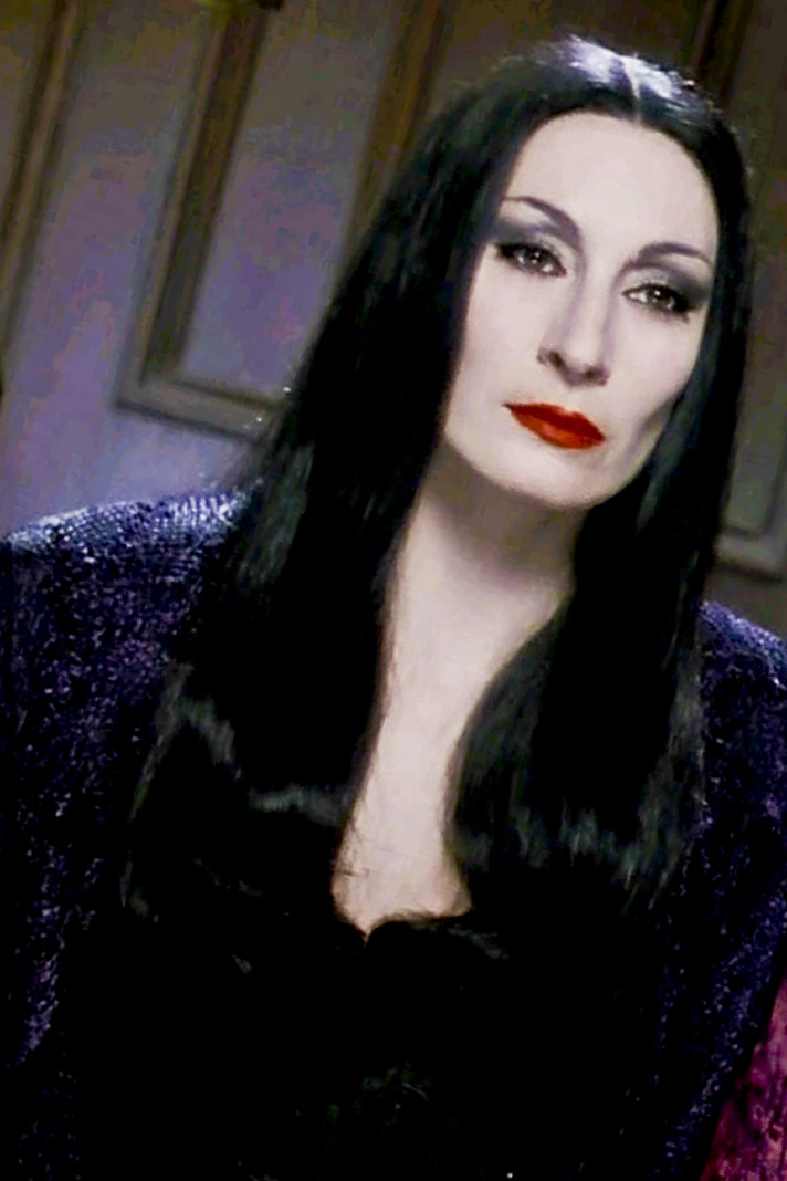 Morticia Addams o 2351