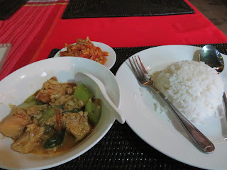 ミャンマーのチキンカレー