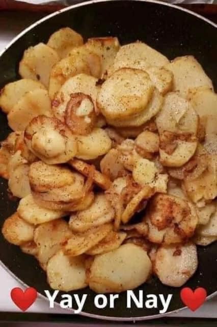  Fried potatoes and onions