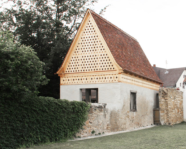 Gartenhaus als Gästehaus mit versiertem Holzbau und Fichtenholz-Innendämmung