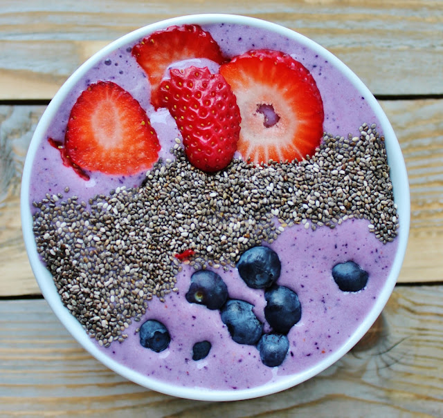 Berry Mud SuperFood Smoothie Bowl