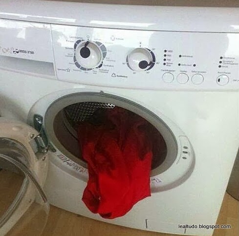 Wash Machine Exausted - Lavadora Cansada - Pareidolia-001