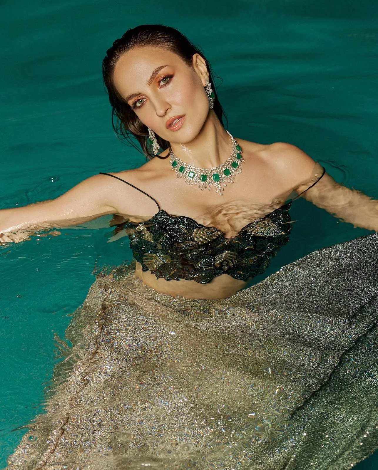 elli avrram cleavage hot photoshoot