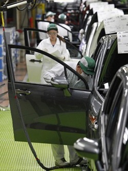 Toyota tem a meta de vender 900 mil carros na China Toyota tem a meta de vender 900 mil carros na China