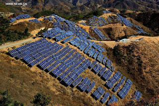 The Gehetou photovoltaic power generation station in Qinhuangdao, north China, 12/02/2017. (Credit: Yang Shiyao/Xinhua/Alamy Live News) Click to Enlarge.