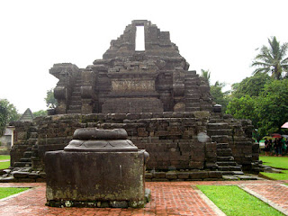 candi jago