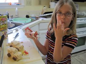 cute back to school treat - Rice Crispy Treat School Buses!