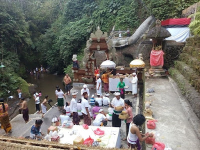 Pengelukatan Tirta Taman Pecampuan 