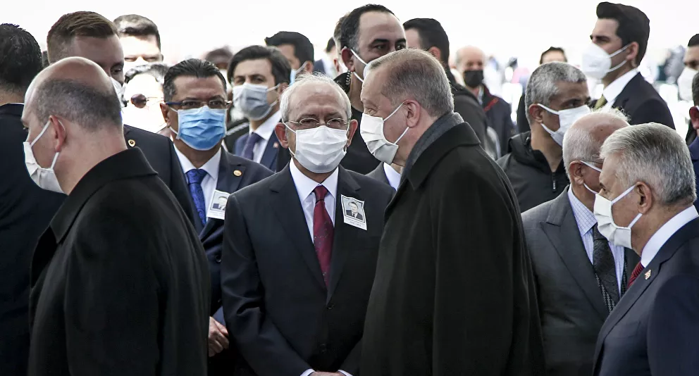 Cumhurbaşkanı Erdoğan , cenaze töreninde CHP Genel Başkanı Kemal Kılıçdaroğlu'na selam vermedi.