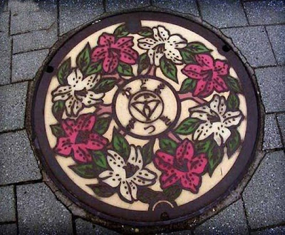 20 Creative sewer manholes Seen On www.coolpicturegallery.net