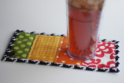 all crafts How To Use A Sewing Machine  {fabric mug rug}