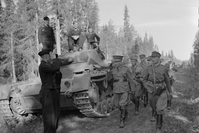 Finnish General Hjalmar Siilasvuo inspecting German troops, 1 July 1941 worldwartwo.filminspector.com