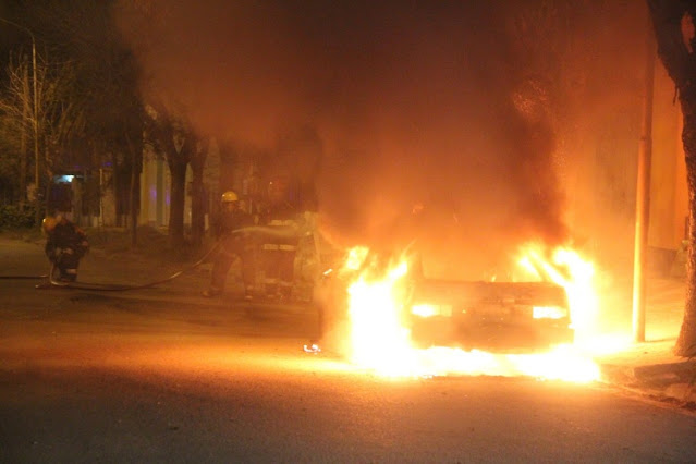 Varios incendios intencionales en coches en General Pico