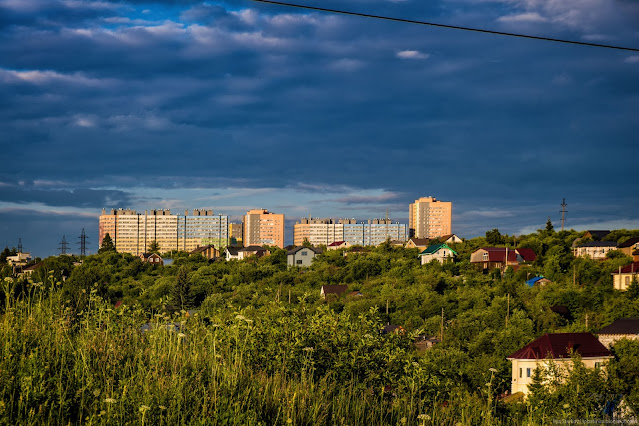 Вид на высотные жилые дома