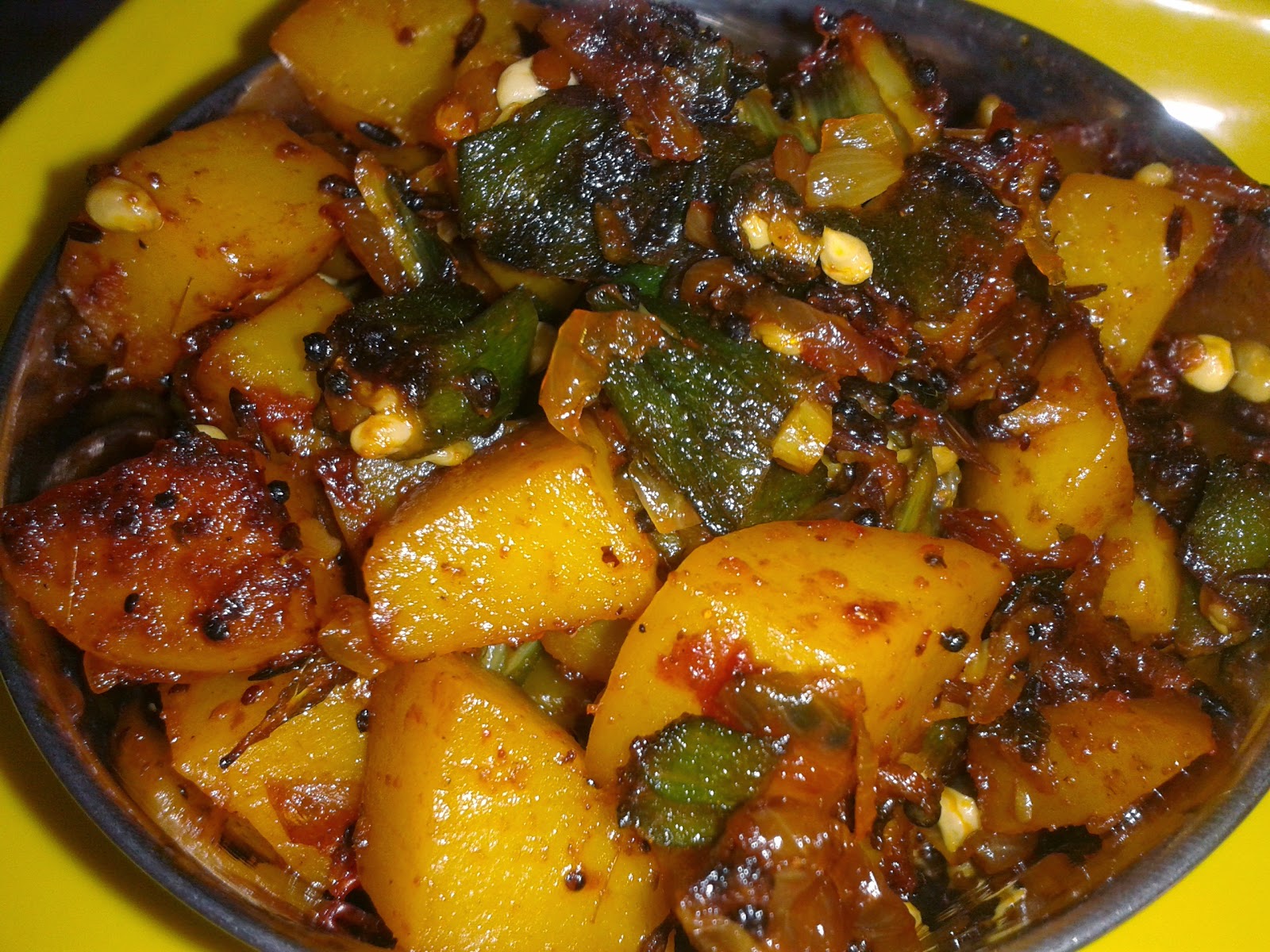 BananaLeaf Recipes: Aloo Bhindi Poriyal - Potato / Lady's finger Poriyal Recipe