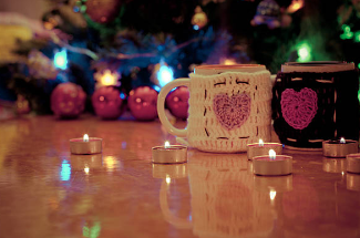 pair of cups of tea on the table against the background of the Christmas tree