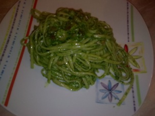 LINGUINE AL PESTO DI RUCOLA E GAMBERETTI di milena 10 foto