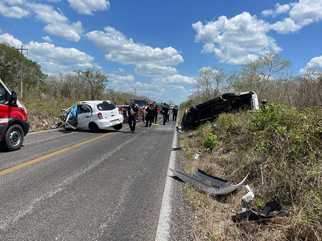 Heridos 8 y un fallecido en accidente en la Mérida-Cancún; intervienen 2 helicópteros