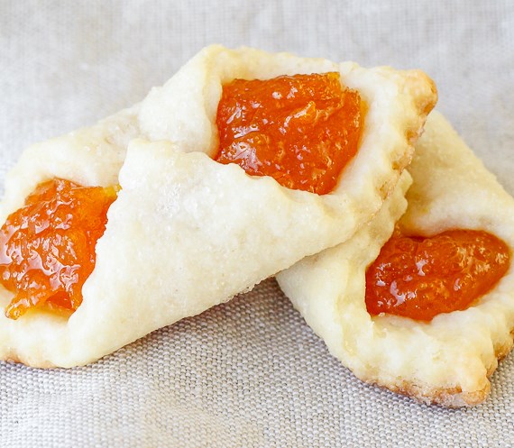 APRICOT KOLACHES – A TRADITIONAL HUNGARIAN CHRISTMAS COOKIE #desserts #sweets