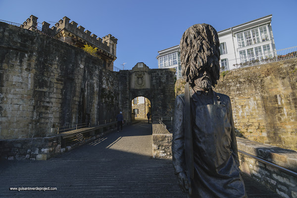 Hatxero y Puerta de Santa María - Hondarribia, por El Guisante Verde Project