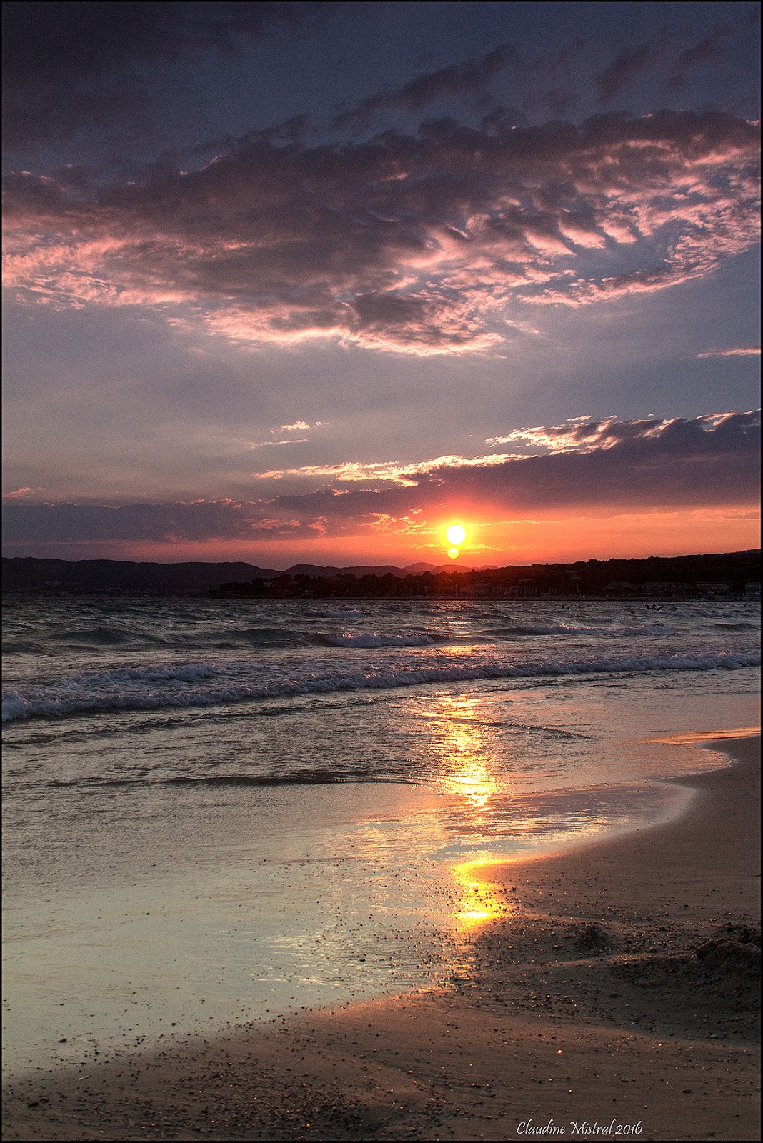 Loeil Et Les Mots Coucher De Soleil Sur La Plage Des