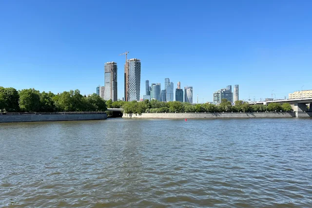 Лужнецкая набережная, Москва-река, река Сетунь, строящийся жилой комплекс Hide, Москва-Сити