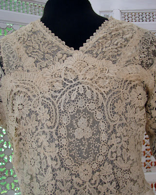 CIRCA 1900 IRISH CROCHET LACE JACKET CIRCA 1900 BRUSSELS LACE WEDDING GOWN