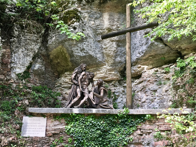 Santuario Madonna della Corona - křížová cesta, La Via Crucis