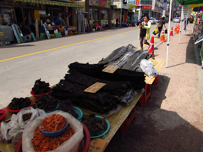 Stand d'algues 김. 오일장 marché des 5 jours coréens.