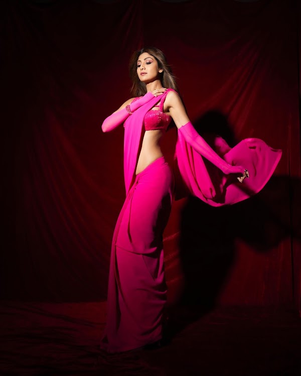 shilpa shetty pink saree slim figure navel