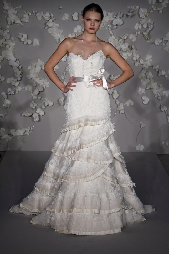 wedding dresses 2011. Bride beauty dress