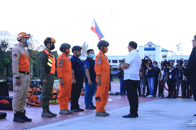 SBMA Fire Chief Ranny D. Magno (4th from left) joins the PH contingent to Türkiye during the send-off ceremony at the AFP headquarters (photo from AFP Facebook page)