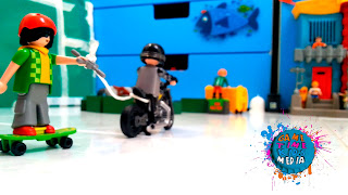 película film para niños de playmobil, skateboard in the city.