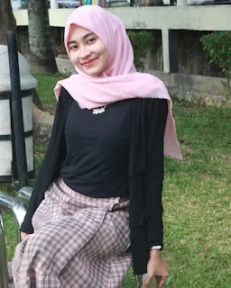 Hijabers cantik Ririn Putri Anjani