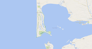 Map outlines city of Ocean Shores on a peninsula between Grays Harbor and the Pacific Ocean.