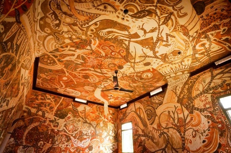 Intricate Mud Paintings on School Walls in India Amusing Intricate Mud Paintings on School Walls in India Amusing