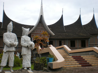 Kota Padang ini sudah usang terkenal dengan legenda Sitti Nurbaya dan juga Malin Kundang Daftar 5 Tempat Wisata di Padang paling Menarik