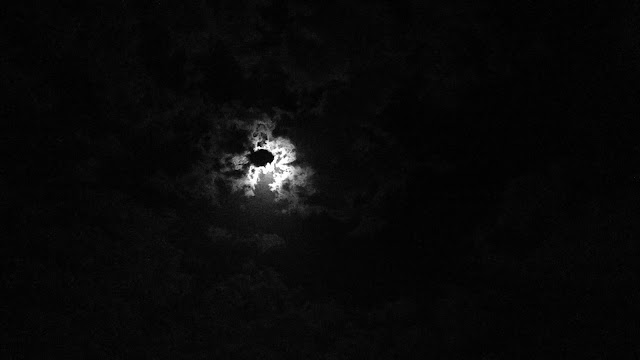 Clouded Sky with Moonlight HD Pictures