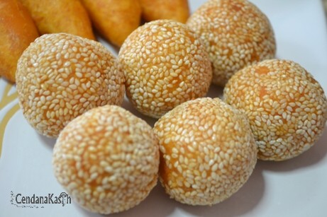 Cendana Kasih: Kuih bom & cek mek molek