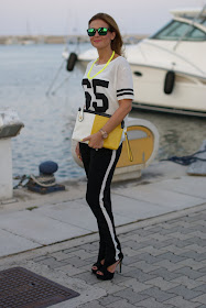 print tee trend, side band pants, sporty chic look, number t-shirt, oakley mirror sunglasses, Fashion and Cookies