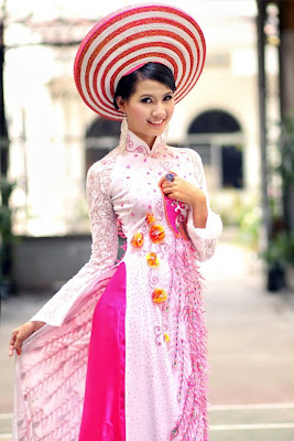 Phan Thi Mo- Miss Vietnam Earth 2011