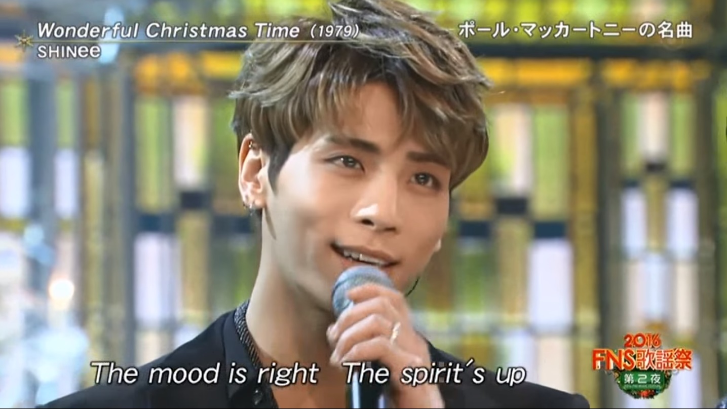 All About Girls K Pop 追悼 Shinee ジョンヒョンが仲間と奏でるハーモニー Wonderful Christmas Time の至純な響き 1年前の Fns歌謡祭 ステージにて