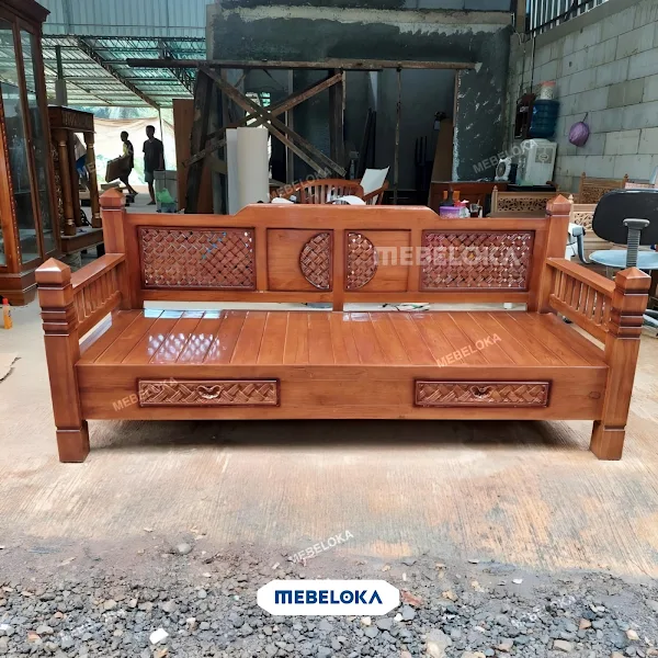 Bale kursi santai kayu jati ukiran anyaman bulan jepara Jatiloka Furniture Jepara